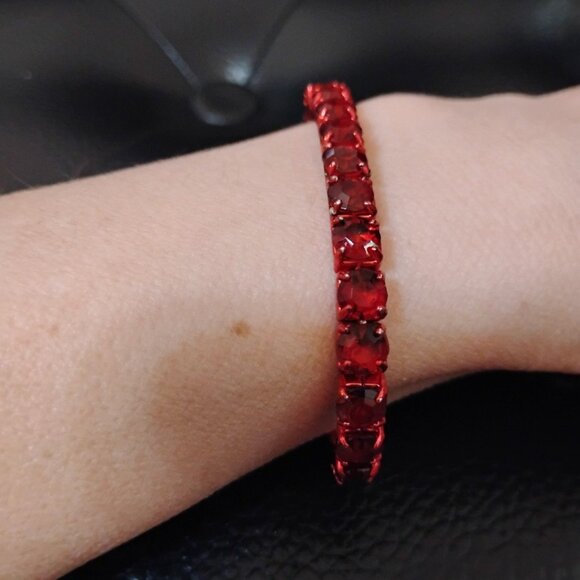 Chic Red Square Faceted Crystals In Cells Linked Bracelet On Elastic - Picture 3 of 10